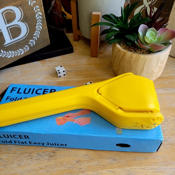 Manual Lemon Squeezer - Picture 4 of 8